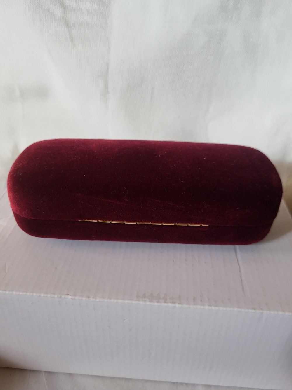 Gucci Burgundy Sunglasses Case with Dust Bag. #Gucr002 - Picture 5 of 7